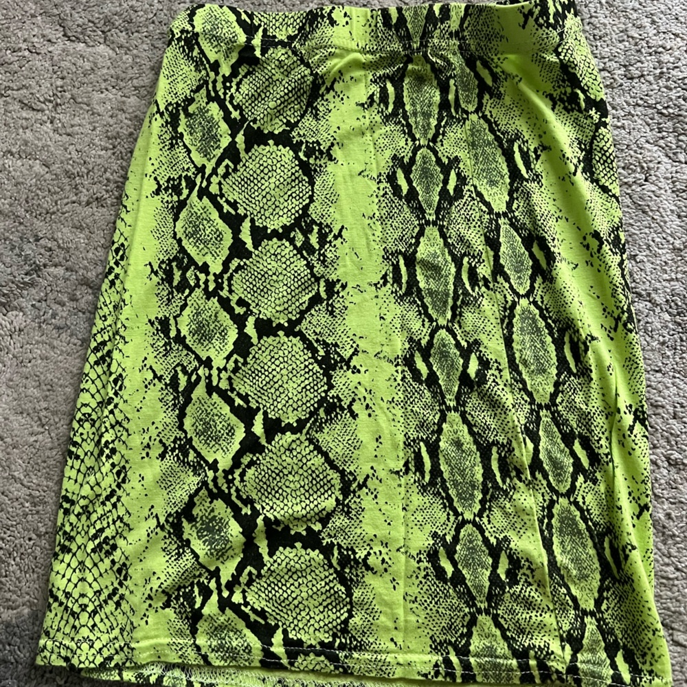 PLT Neon green printed pencil skirt 💚